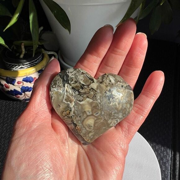 Volcano Agate Heart Carving UV Reactive (9) - Picture 2 of 13